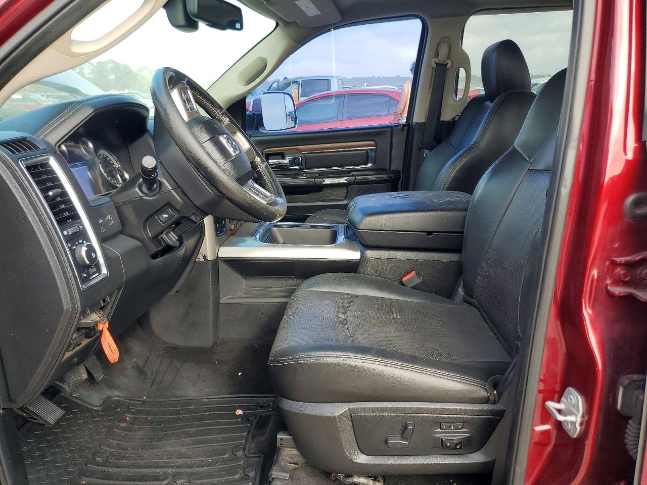 2016 RAM 1500 LARAMIE photo 7