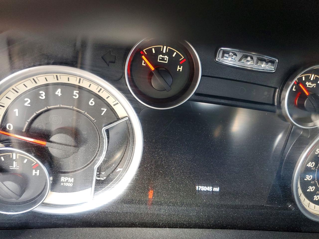 2016 RAM 1500 LARAMIE photo 9