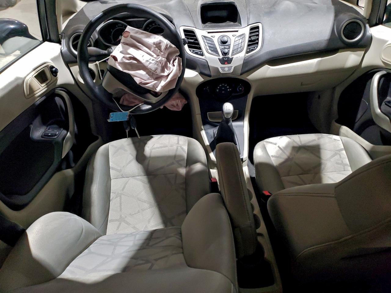 2012 FORD FIESTA SE photo 29