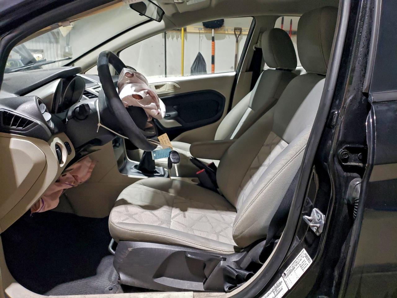 2012 FORD FIESTA SE photo 25