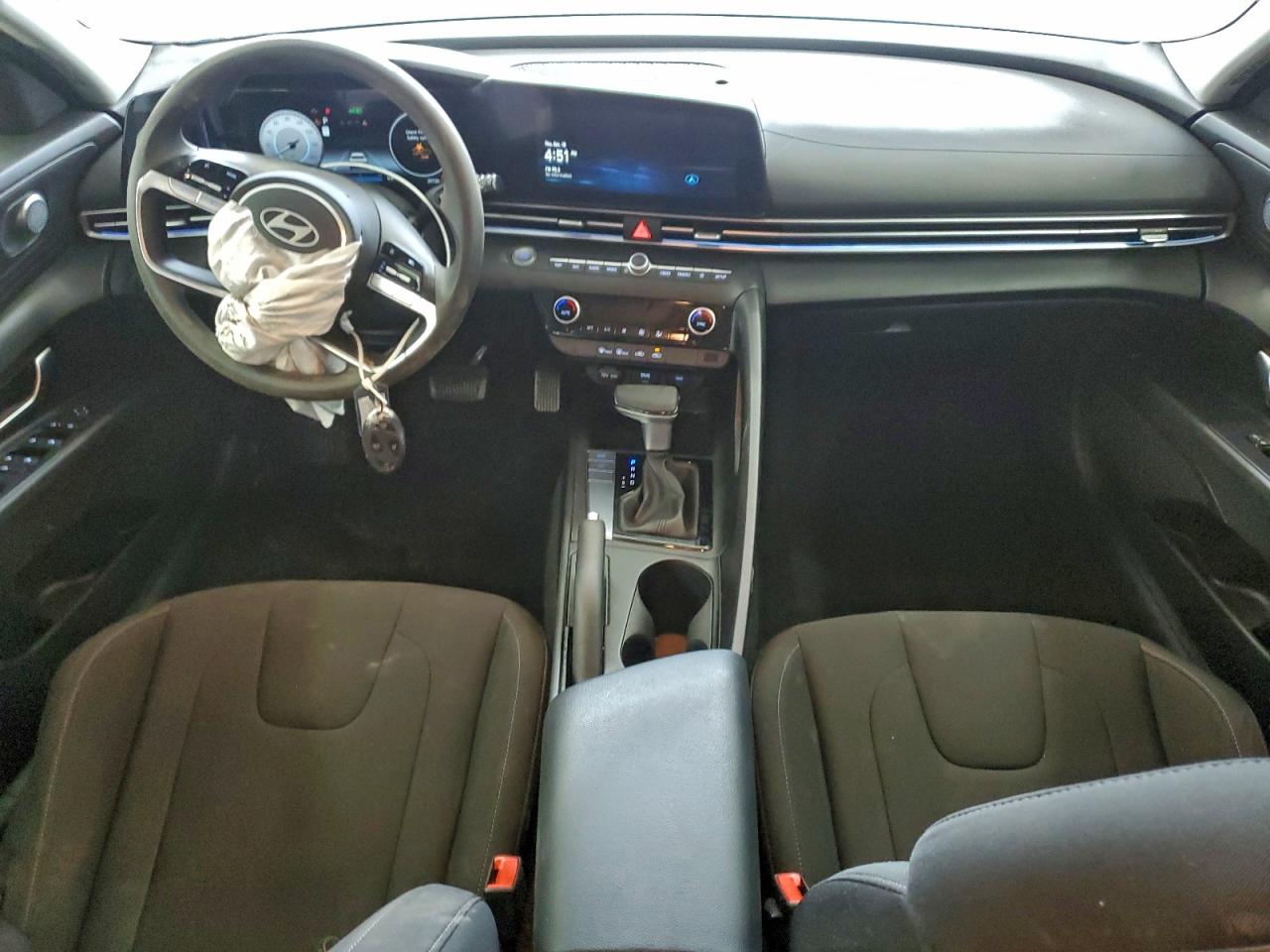 2024 HYUNDAI ELANTRA SEL photo 8