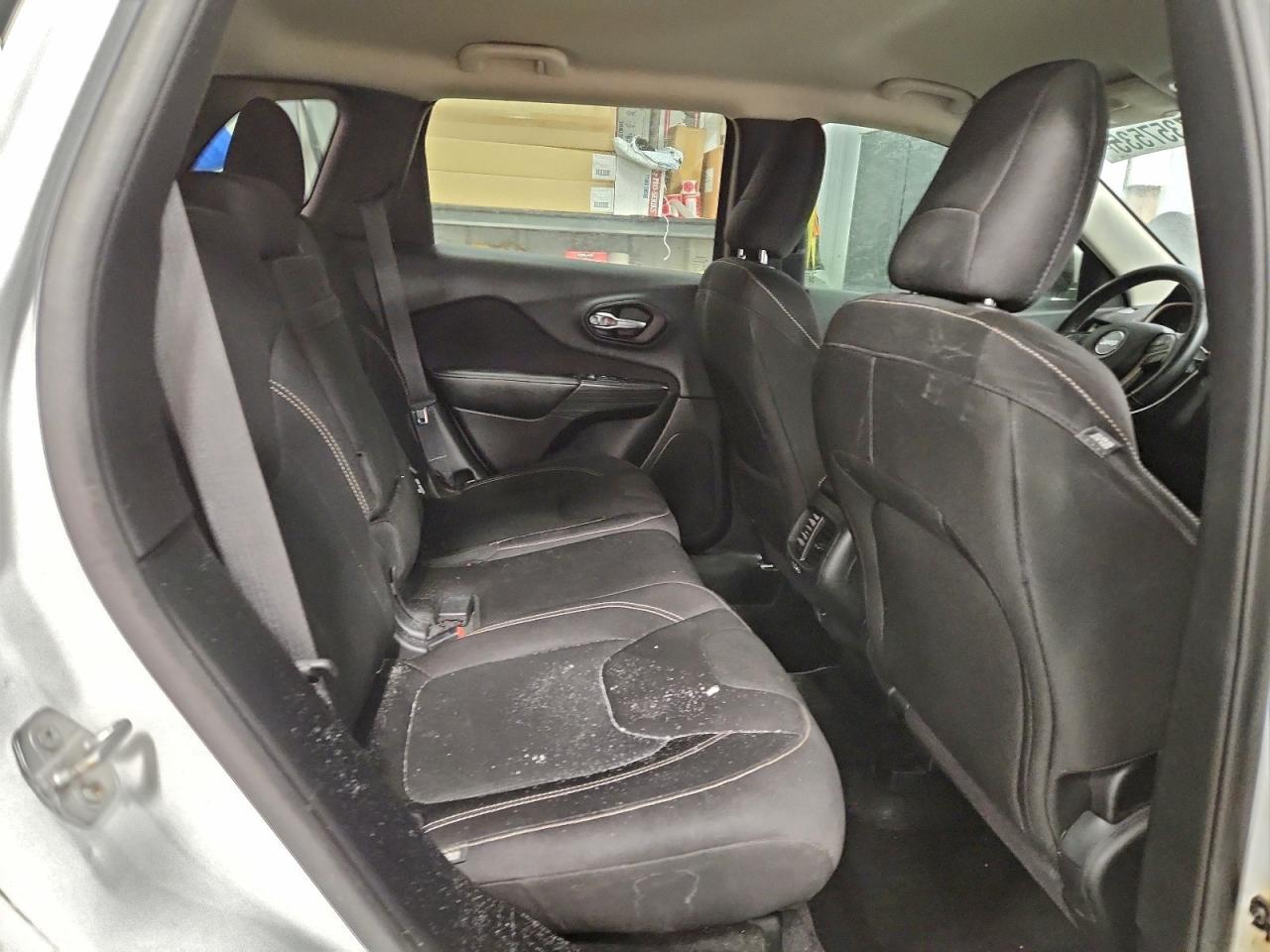 2015 JEEP CHEROKEE LATITUDE photo 11