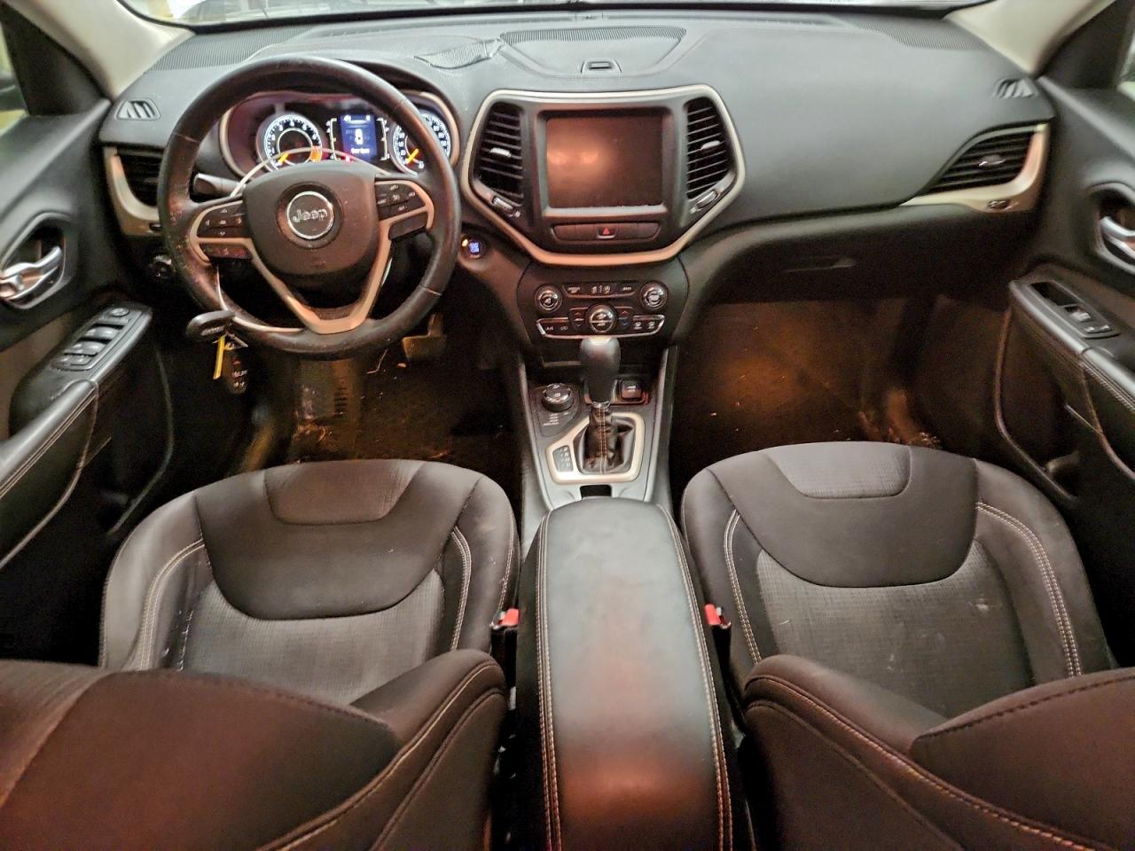 2015 JEEP CHEROKEE LATITUDE photo 8