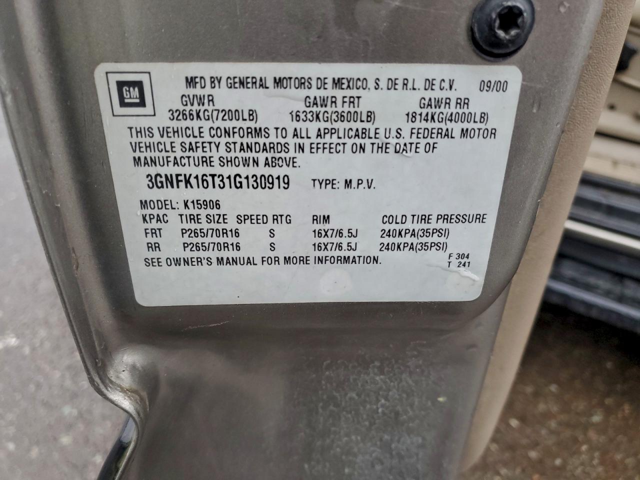 2001 CHEVROLET SUBURBAN K1500 photo 25