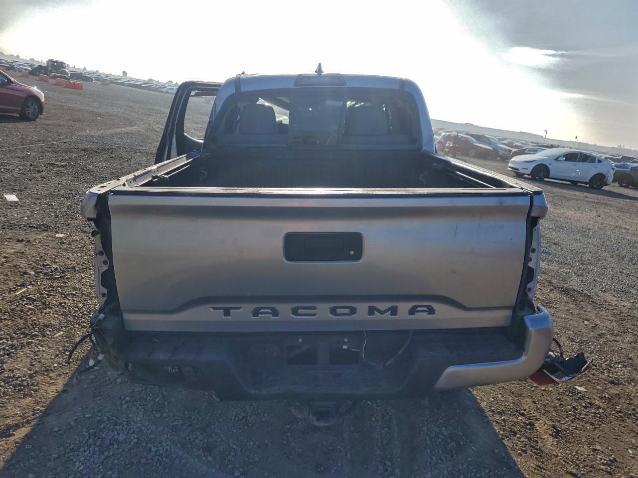 2017 TOYOTA TACOMA DOUBLE CAB photo 6