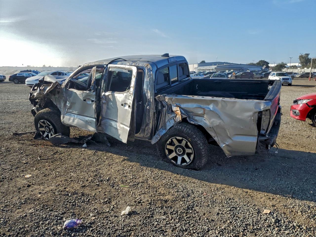 2017 TOYOTA TACOMA DOUBLE CAB photo 2