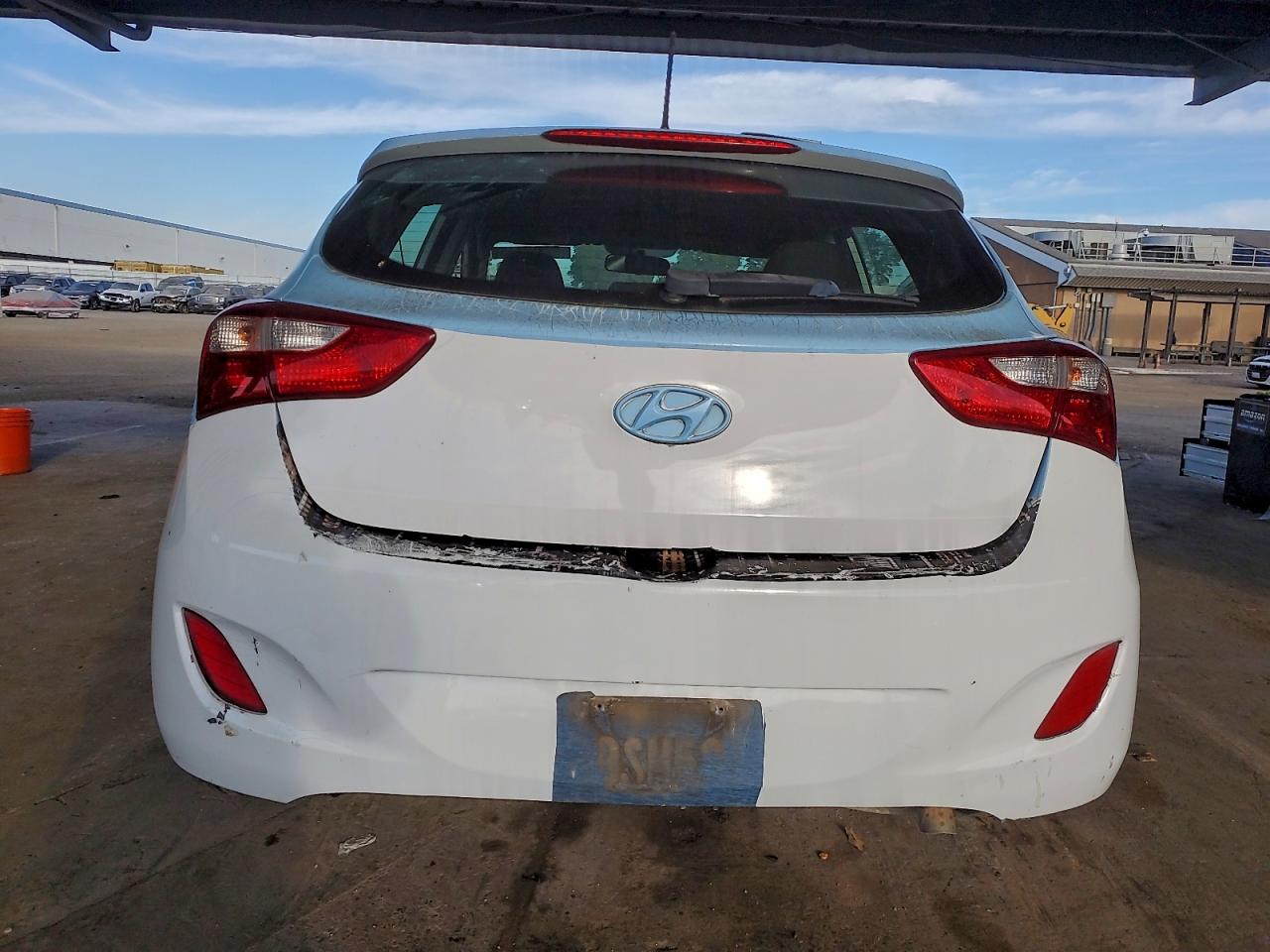 2017 HYUNDAI ELANTRA GT photo 11