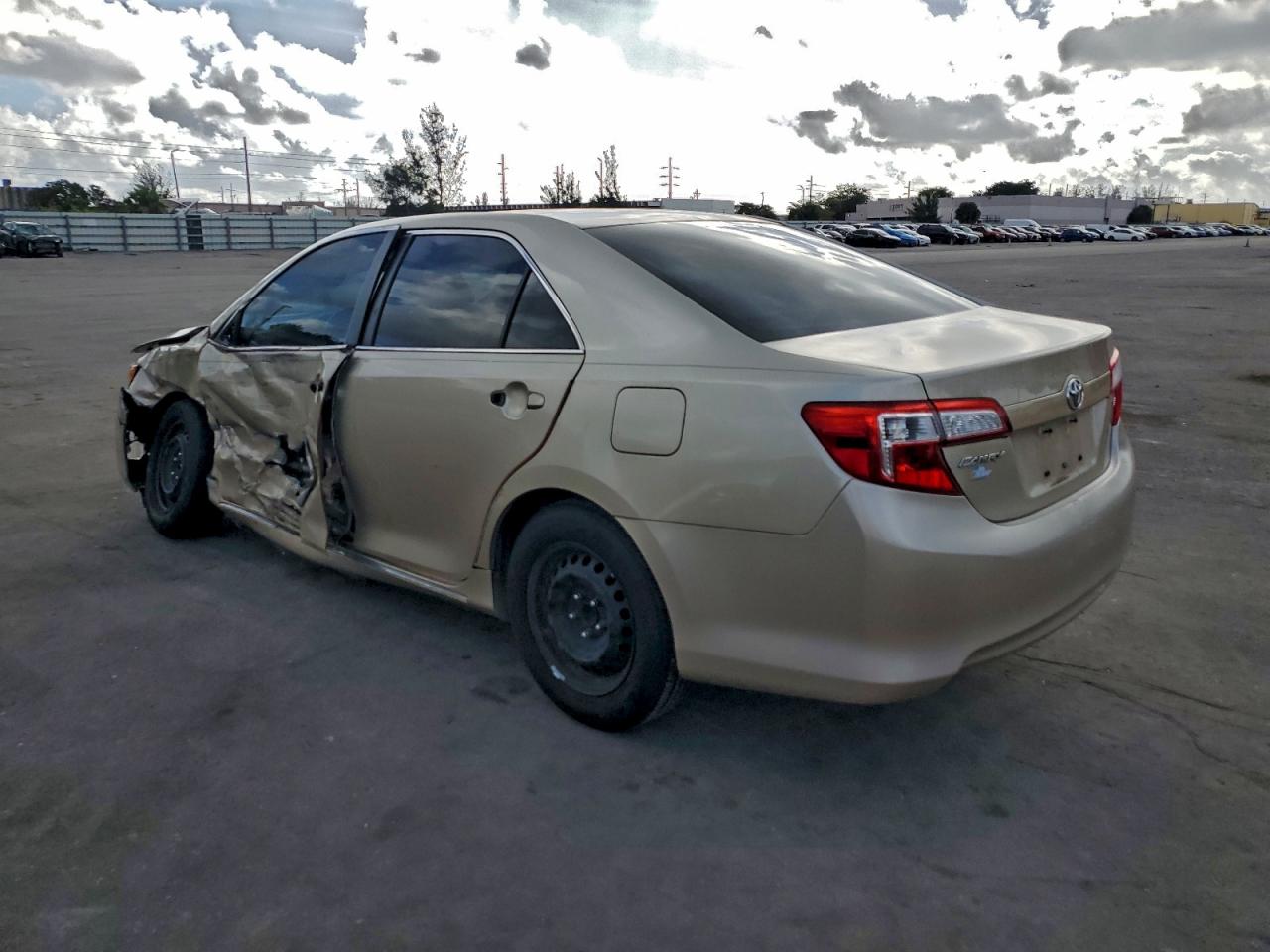 2012 TOYOTA CAMRY BASE photo 3