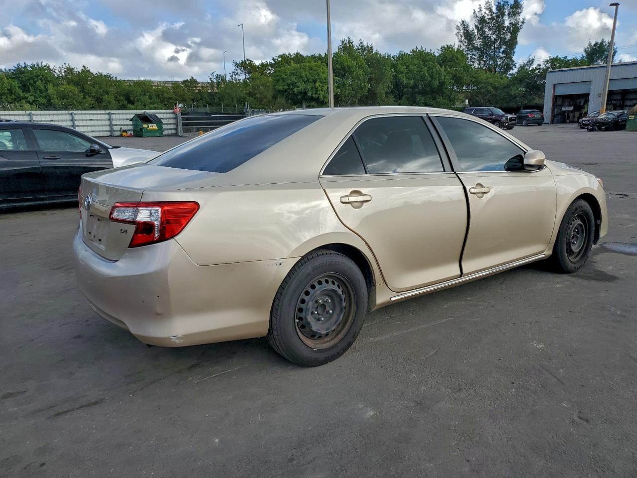 2012 TOYOTA CAMRY BASE photo 5