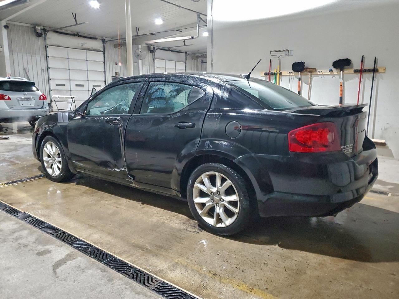 2014 DODGE AVENGER R/T photo 2