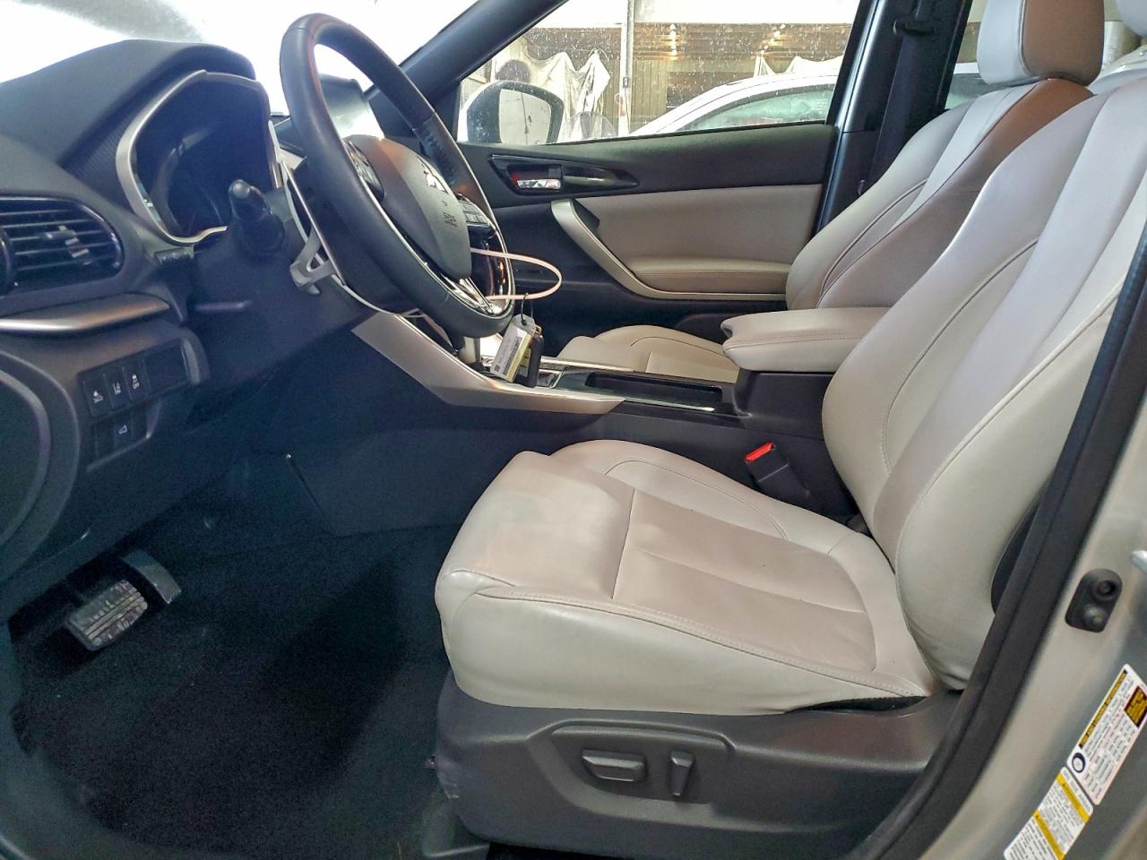 2024 MITSUBISHI ECLIPSE CROSS SE photo 13