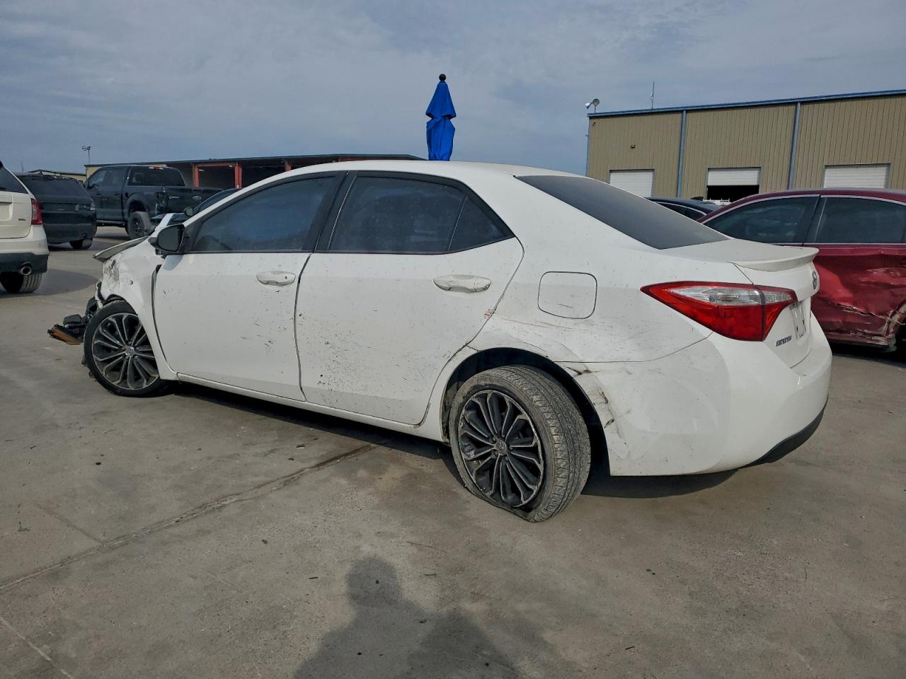 2014 TOYOTA COROLLA L photo 2