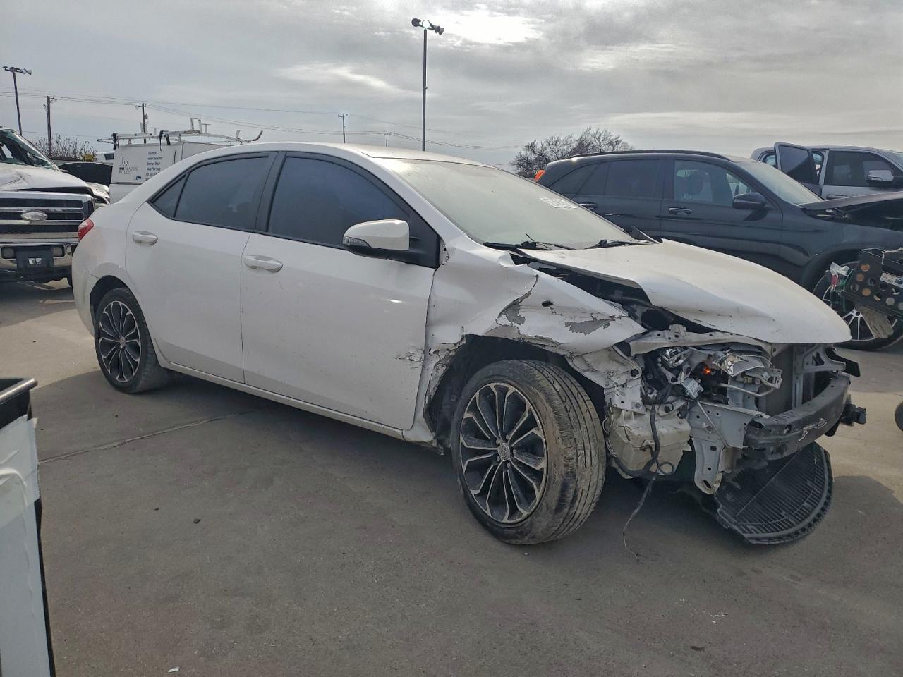 2014 TOYOTA COROLLA L photo 4