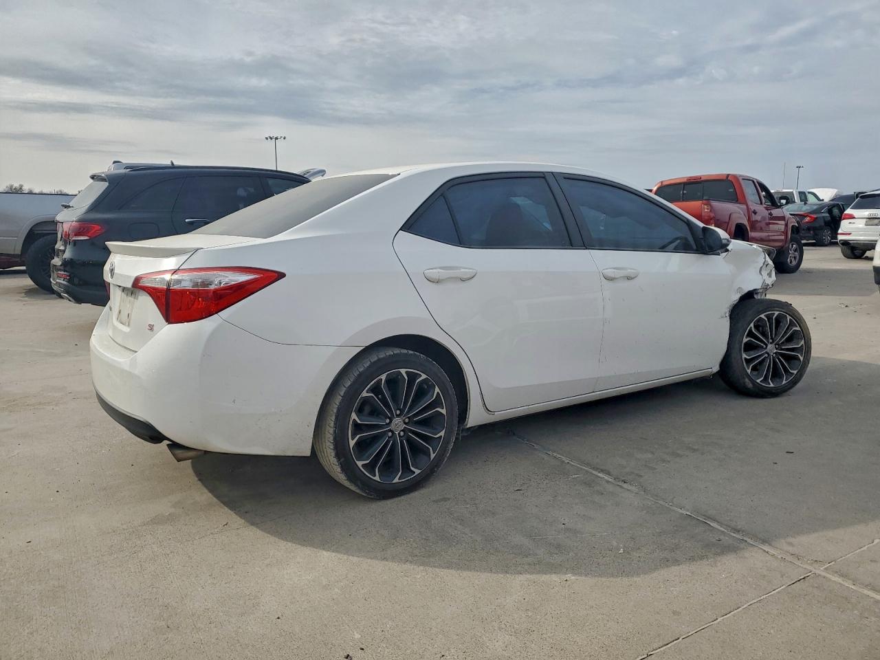 2014 TOYOTA COROLLA L photo 3