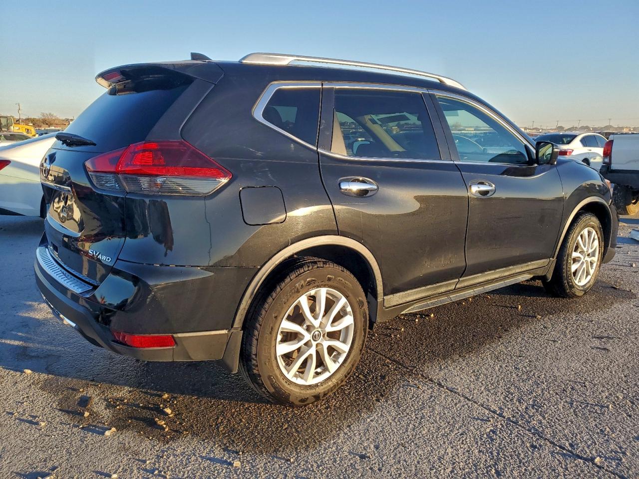 2018 NISSAN ROGUE S photo 5