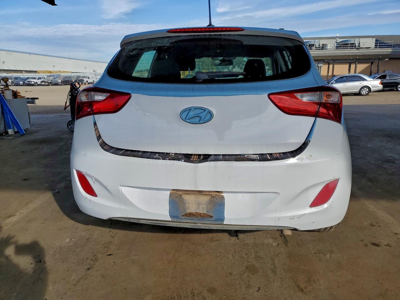 2017 HYUNDAI ELANTRA GT photo 6