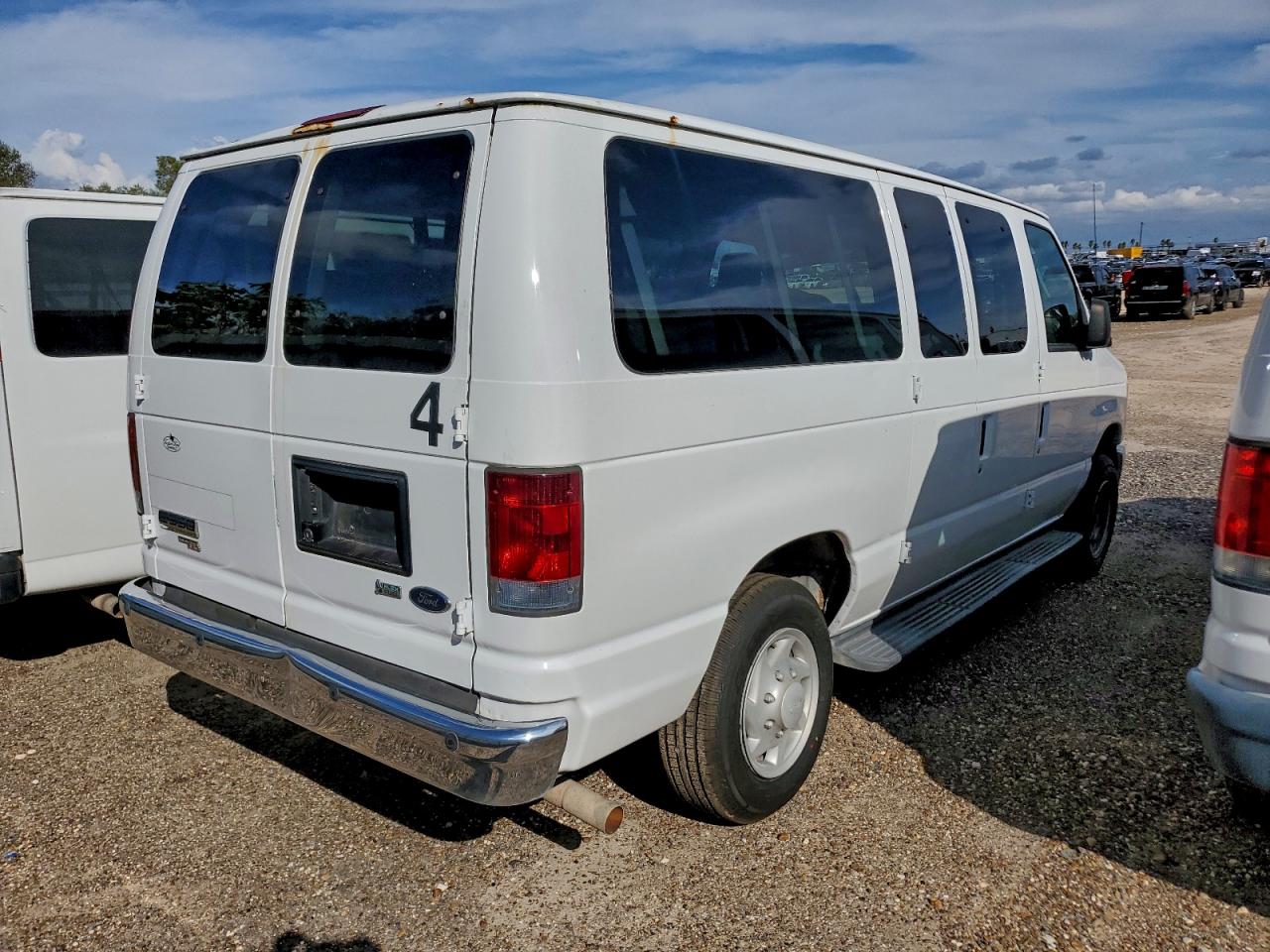 2011 FORD ECONOLINE E350 SUPER DUTY WAGON photo 7
