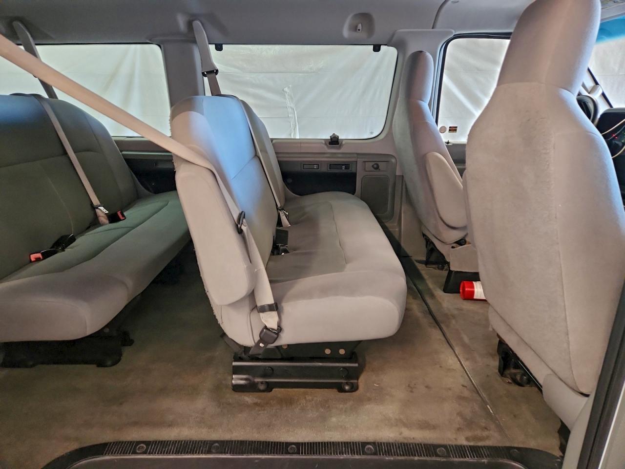 2011 FORD ECONOLINE E350 SUPER DUTY WAGON photo 31