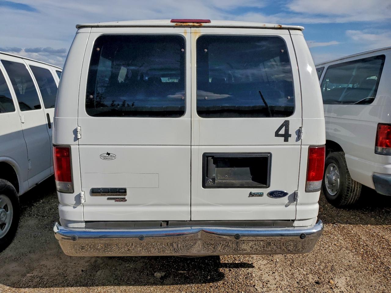 2011 FORD ECONOLINE E350 SUPER DUTY WAGON photo 16