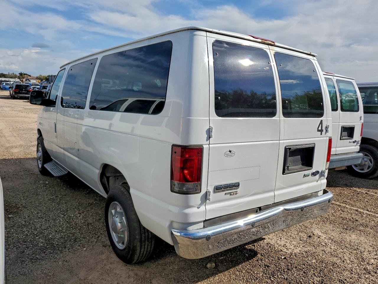 2011 FORD ECONOLINE E350 SUPER DUTY WAGON photo 4