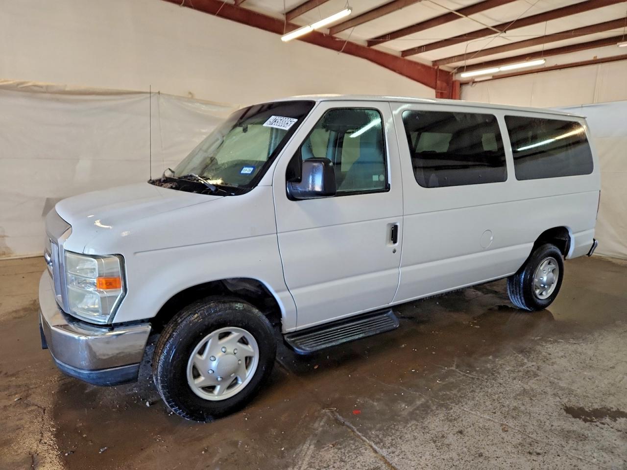 2011 FORD ECONOLINE E350 SUPER DUTY WAGON photo 2