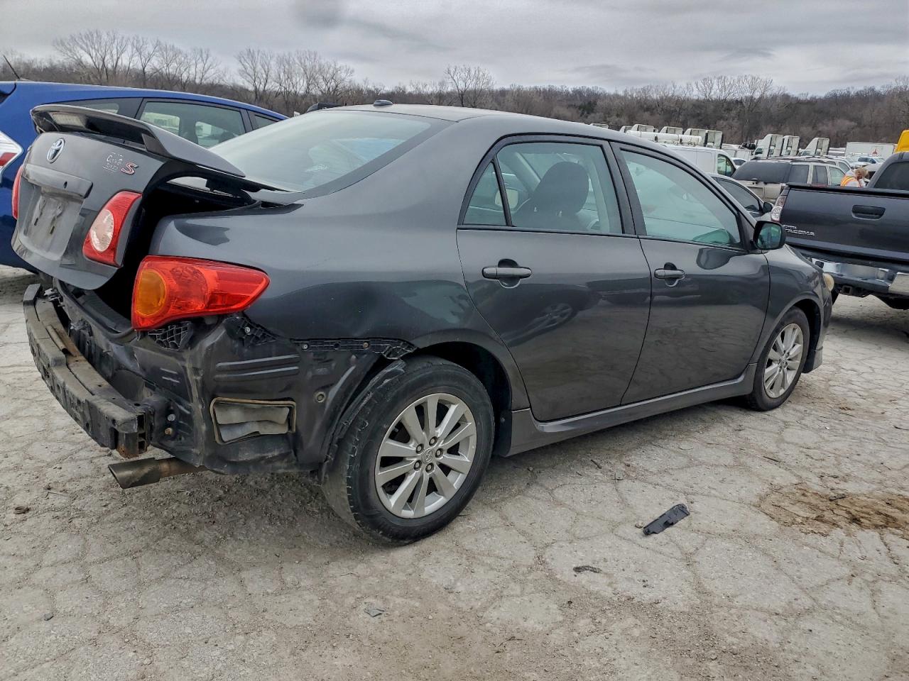 2010 TOYOTA COROLLA BASE photo 3