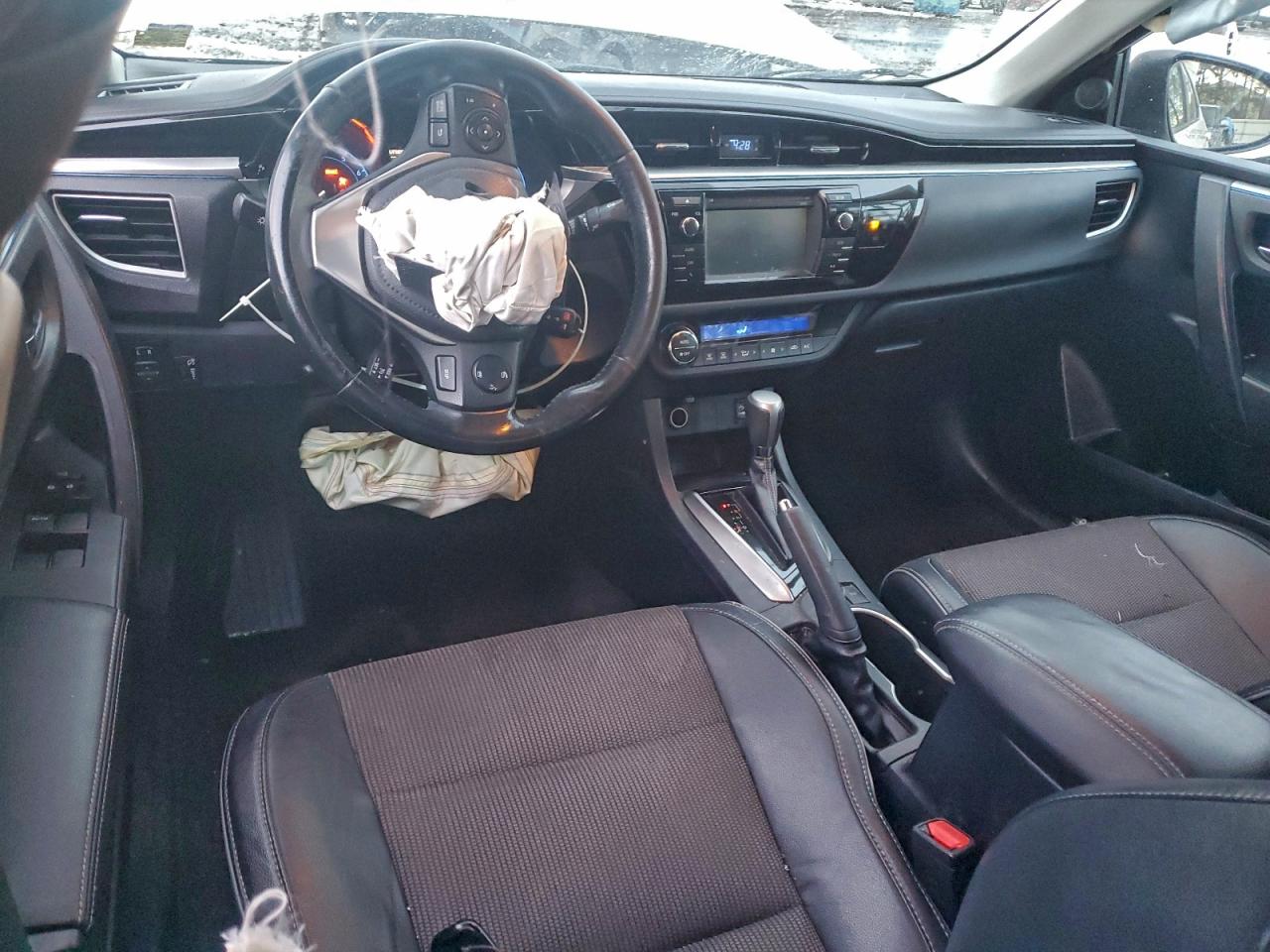 2014 TOYOTA COROLLA L photo 22