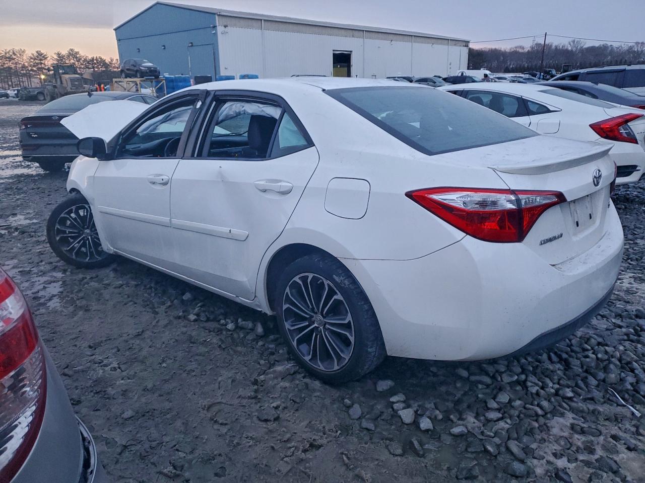 2014 TOYOTA COROLLA L photo 4