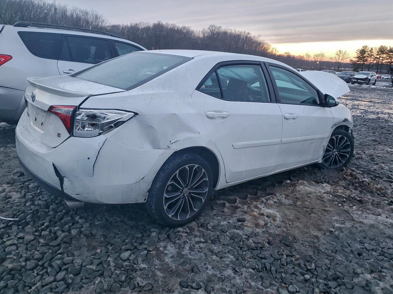 2014 TOYOTA COROLLA L photo 7