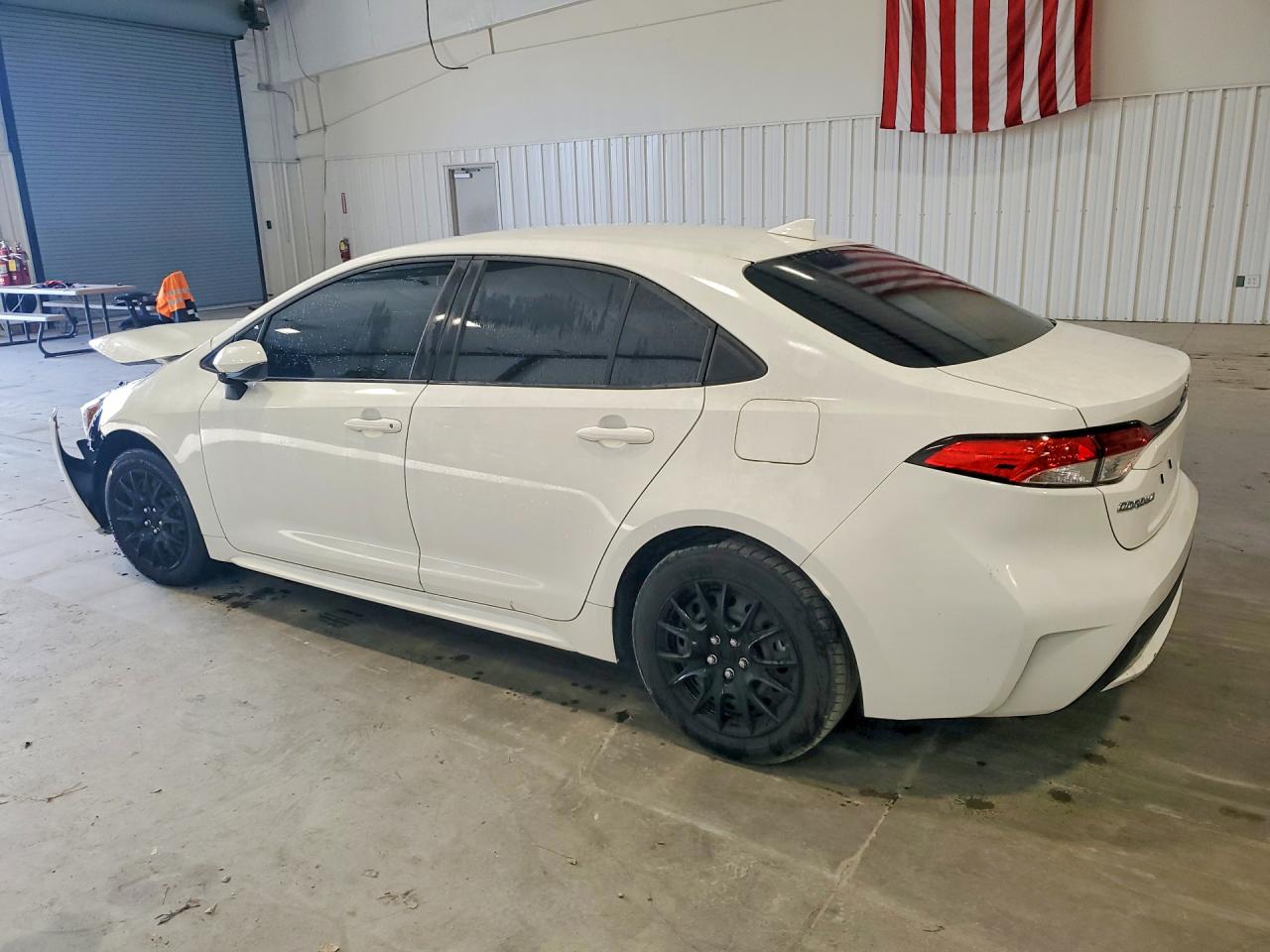 2021 TOYOTA COROLLA LE photo 3