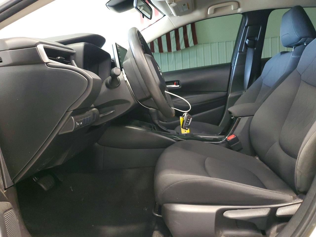 2021 TOYOTA COROLLA LE photo 13