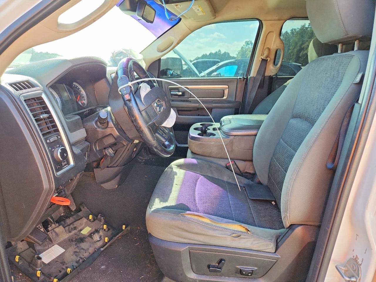 2016 RAM 1500 SLT photo 13