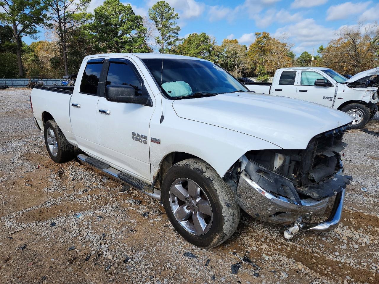 2016 RAM 1500 SLT photo 7