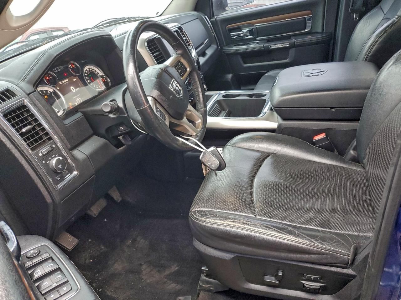 2015 RAM 1500 LARAMIE photo 13