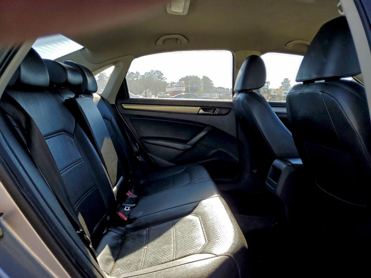 2015 VOLKSWAGEN PASSAT S photo 10