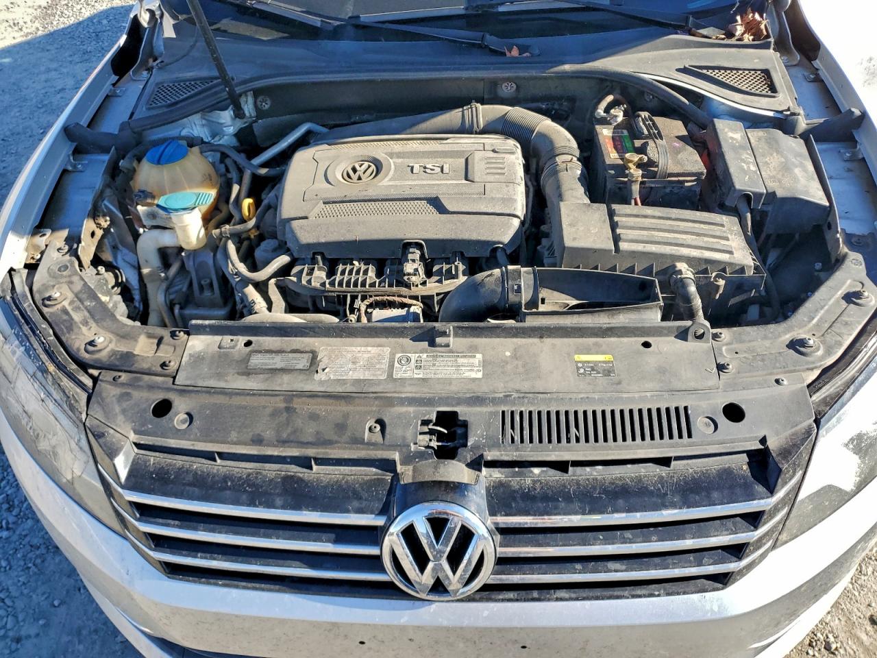 2015 VOLKSWAGEN PASSAT S photo 11