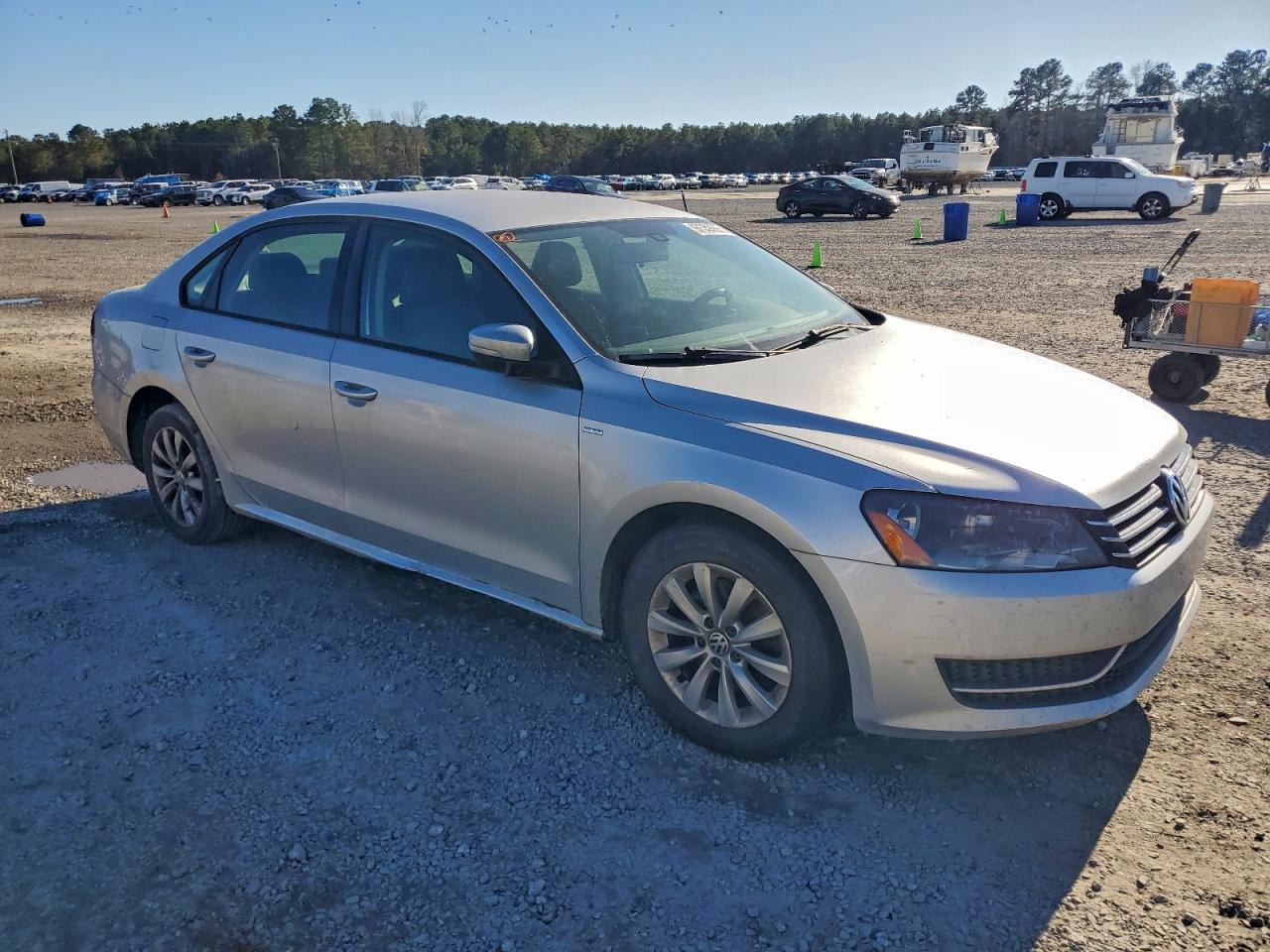 2015 VOLKSWAGEN PASSAT S photo 4