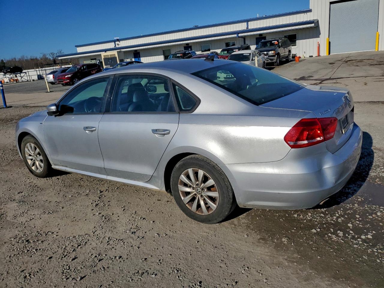 2015 VOLKSWAGEN PASSAT S photo 2