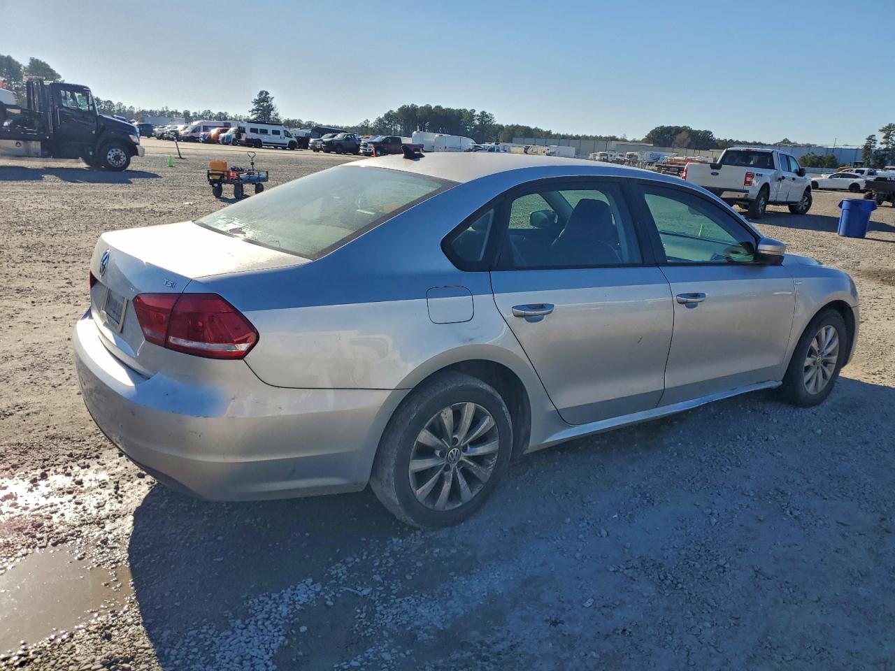 2015 VOLKSWAGEN PASSAT S photo 3