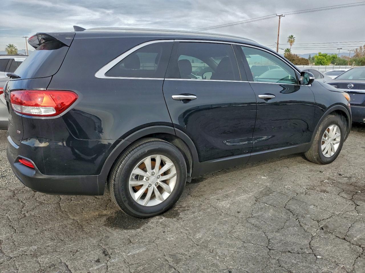 2016 KIA SORENTO LX photo 5