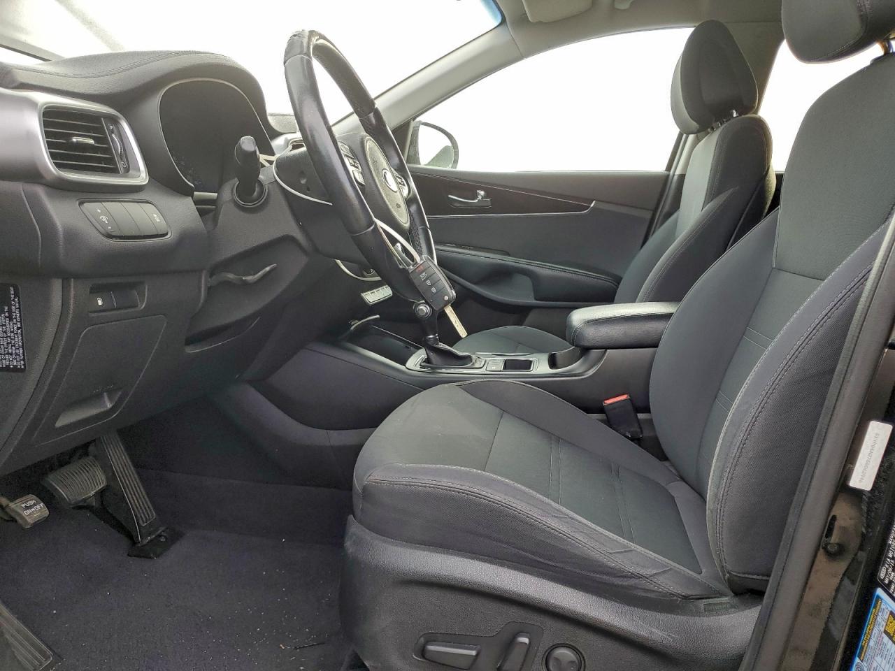 2016 KIA SORENTO LX photo 13