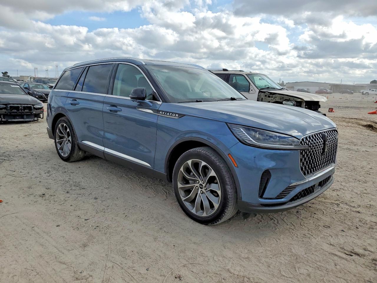 2025 LINCOLN AVIATOR RESERVE photo 4