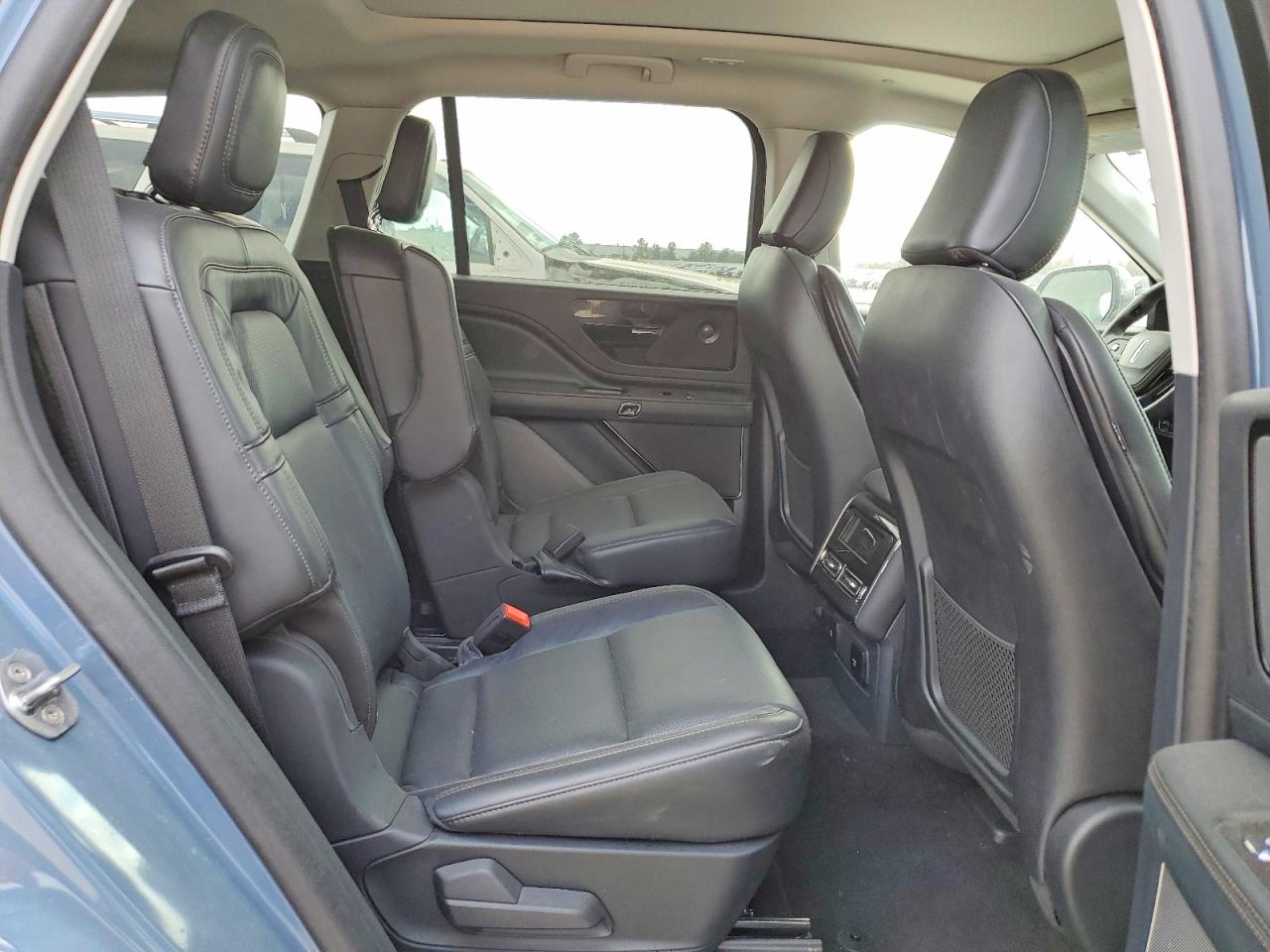 2025 LINCOLN AVIATOR RESERVE photo 11