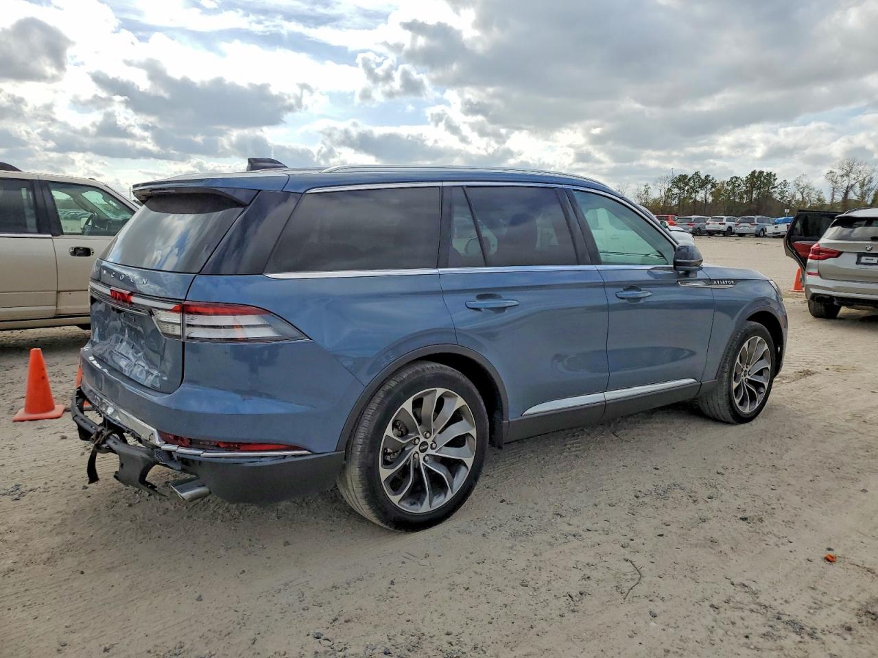 2025 LINCOLN AVIATOR RESERVE photo 3