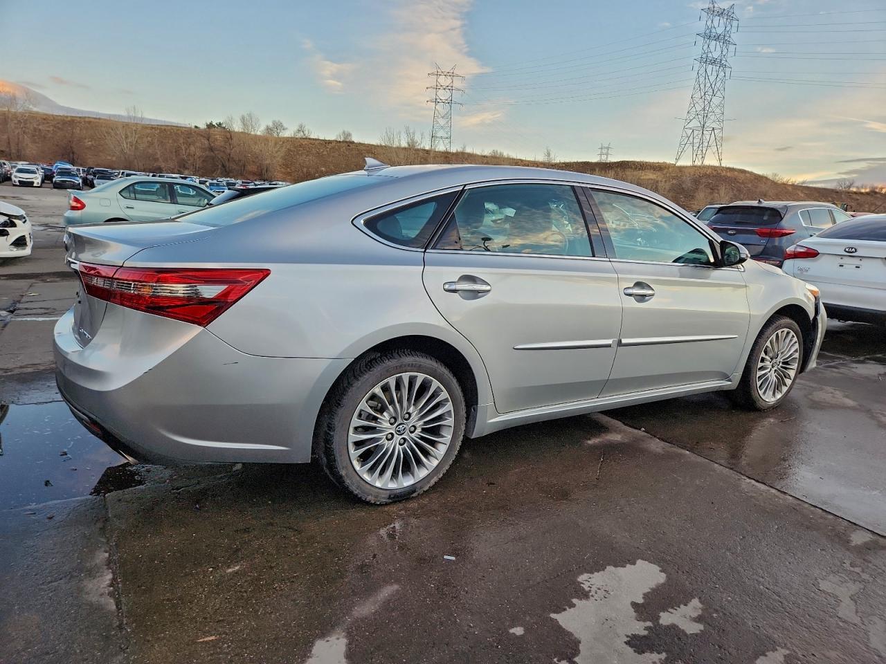 2016 TOYOTA AVALON XLE photo 3
