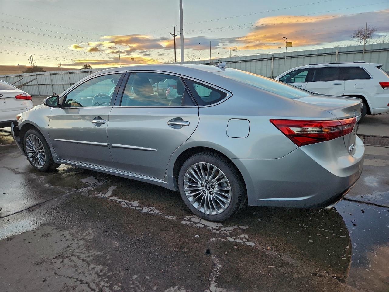 2016 TOYOTA AVALON XLE photo 2
