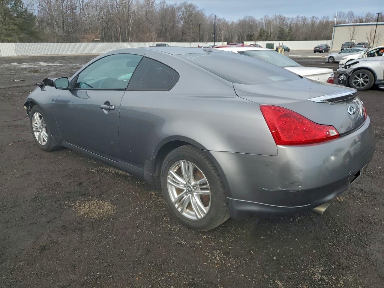 2010 INFINITI G37 photo 3