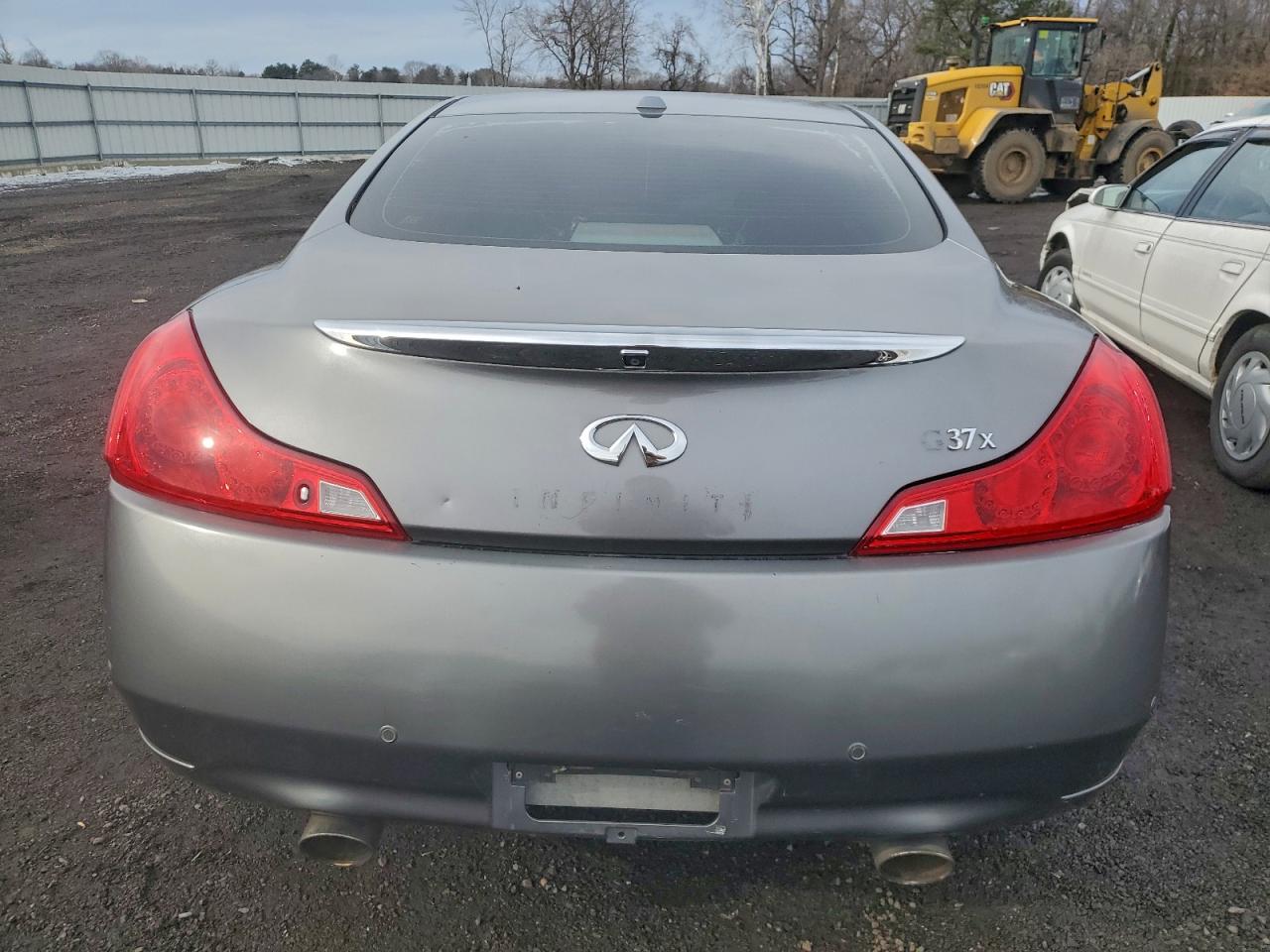 2010 INFINITI G37 photo 11