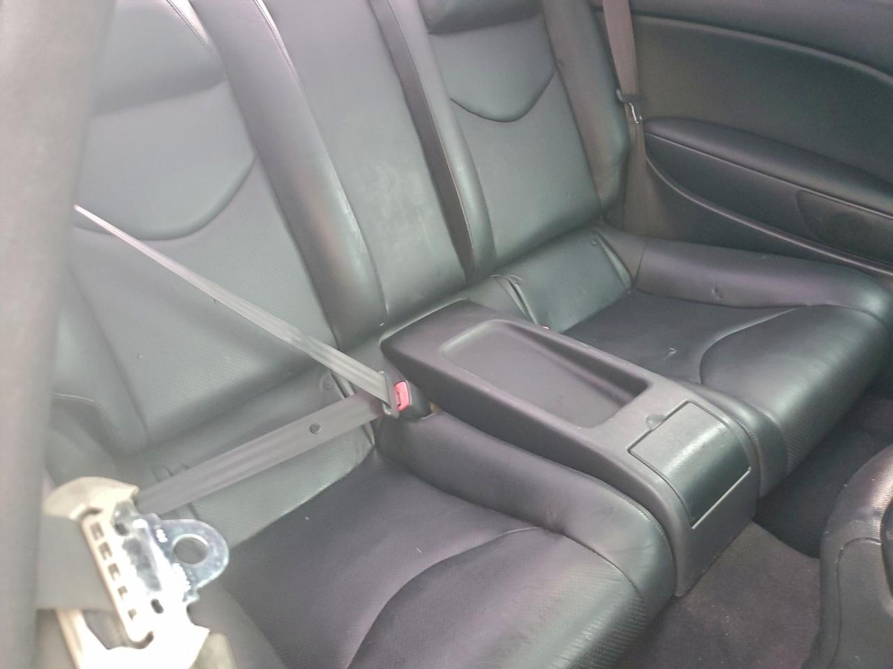 2010 INFINITI G37 photo 19