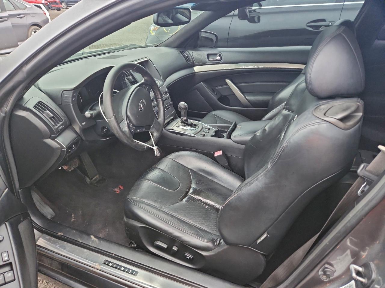 2010 INFINITI G37 photo 13